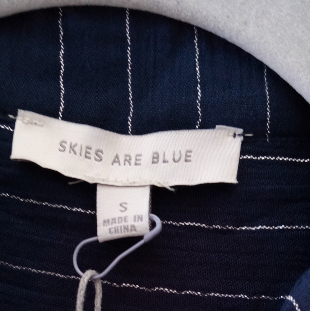 Skye's Blue Wrap Waist Blouse Dark Blue and Silver threads Size Small NWT - Picture 6 of 7